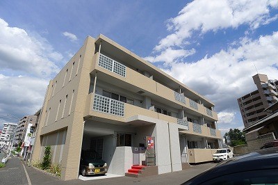 北九州市八幡西区折尾のマンションの建物外観