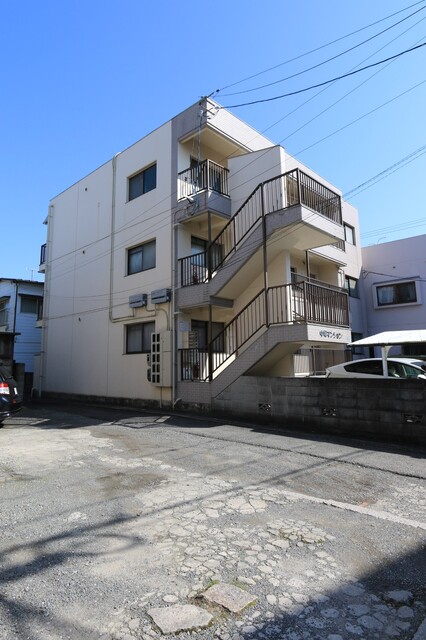 【松山市祇園町のマンションの建物外観】