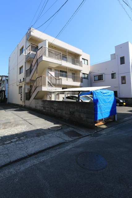 【松山市祇園町のマンションの建物外観】