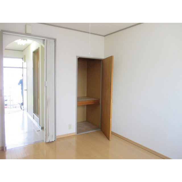 居室・リビング　洋室（6帖）の様子