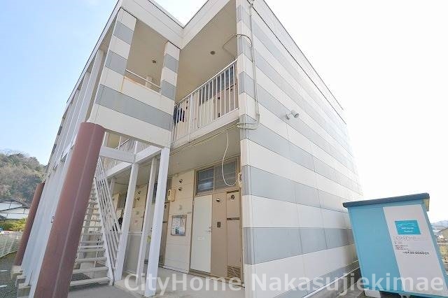 広島市安佐南区緑井のアパートの建物外観