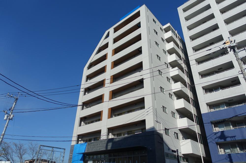 日野市新町のマンションの建物外観