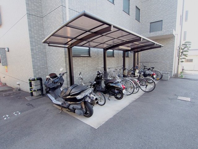 【広島市安佐南区高取北のマンションの駐車場】