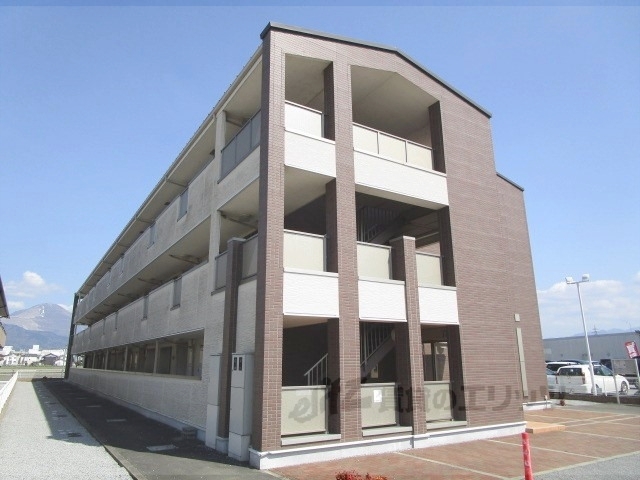 長浜市口分田町のマンションの建物外観