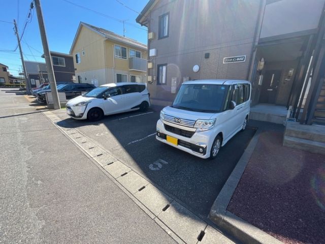 【新潟市秋葉区あおば通のアパートの駐車場】