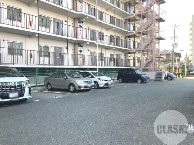 【堺市西区浜寺石津町中のマンションの駐車場】