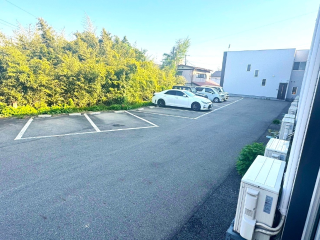 【ラフィネ千秋城下町の駐車場】