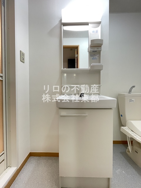 洗面設備　嬉しい洗面台は独立タイプ！