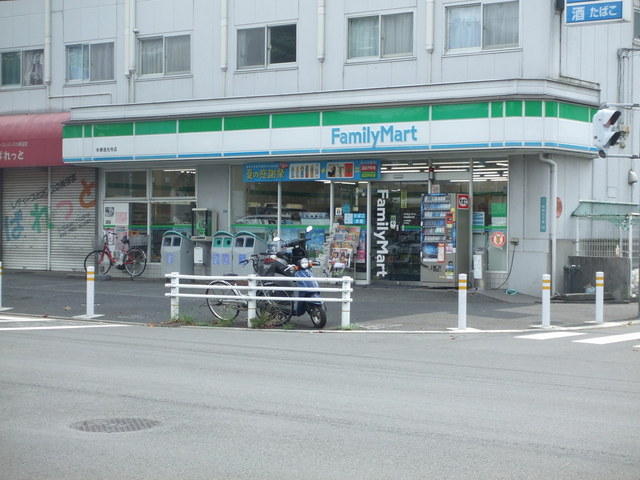 コンビニ　ファミリーマート（コンビニ）まで100m