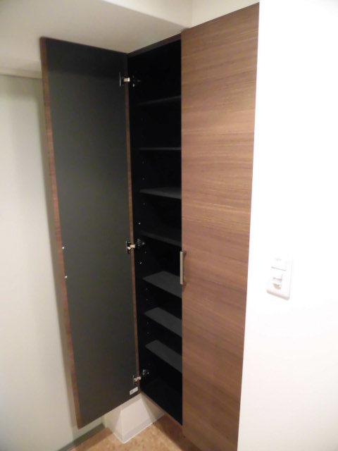 玄関　玄関にはシューズボックス設置してます。