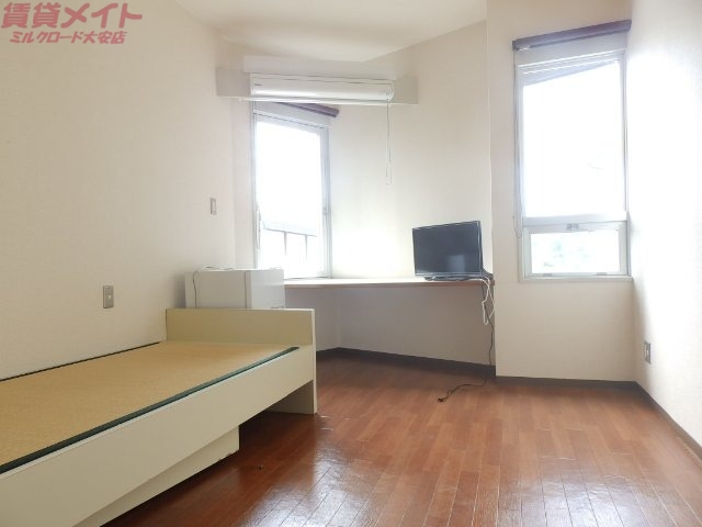 居室・リビング　同型参考写真