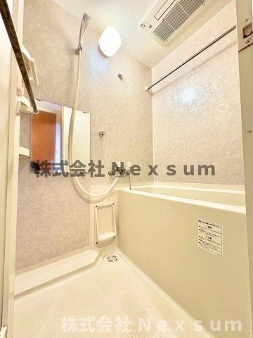 バス・シャワールーム　落ち着いた空間のお風呂です