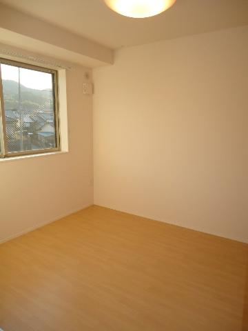 その他部屋・スペース　風通しも良い寝室です☆