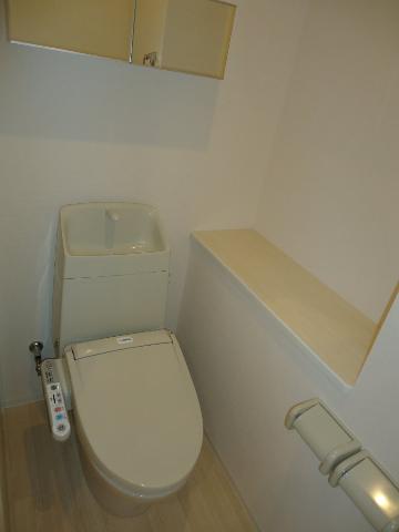 トイレ　嬉しい温水洗浄便座付き♪