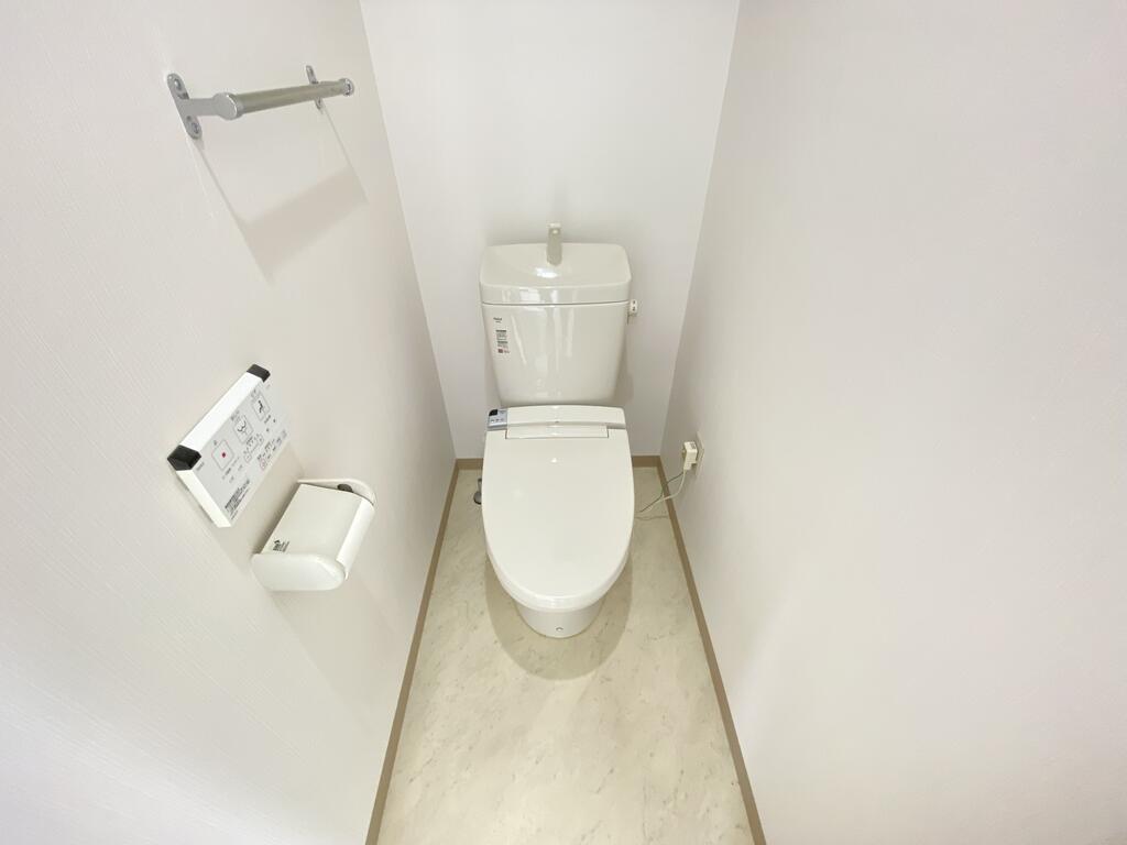 京阪本線 枚方市駅 徒歩25分 3階建 築42年のトイレ写真