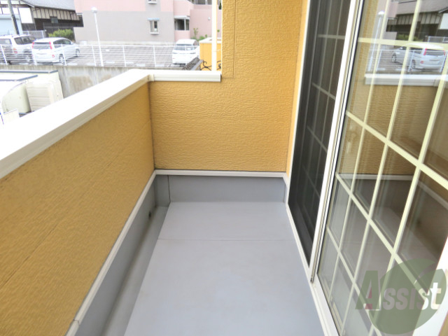 バルコニー　洗濯物がたくさん干せるバルコニーで嬉しいですね。