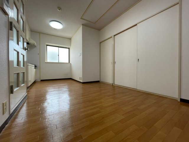 ルマージュ瑞穂の居間写真