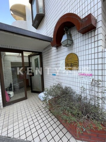 エントランス　落ち着いたエントランスです