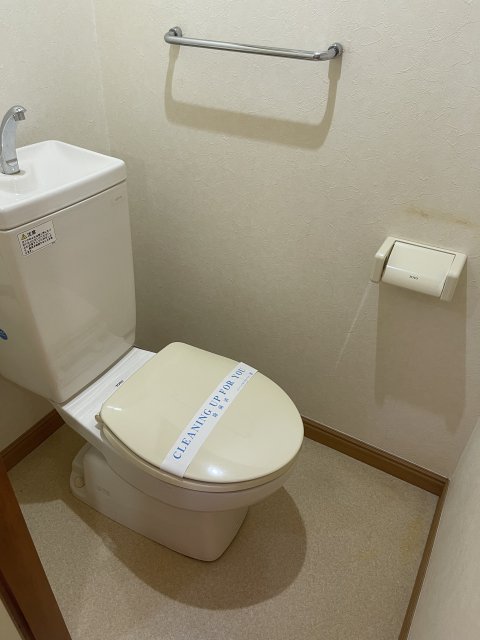 トイレ　同物件別号室のものです。