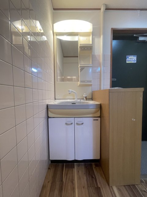 洗面設備　同物件別号室のものです。