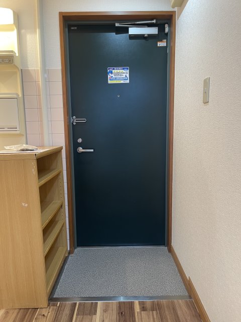 玄関　同物件別号室のものです。