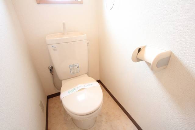 トイレ　清潔感のある色合いです