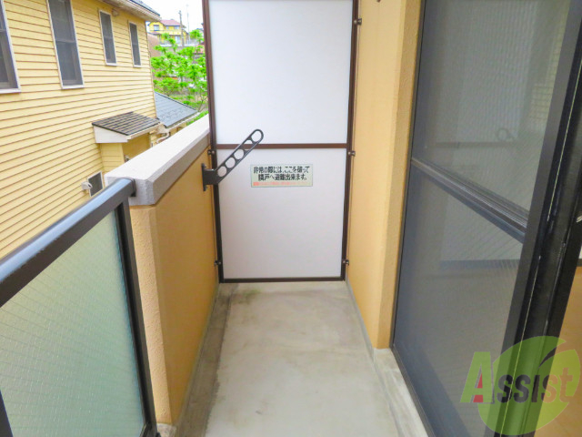 バルコニー　バルコニーが付いて晴れた日はこちらに洗濯物が干せますね。