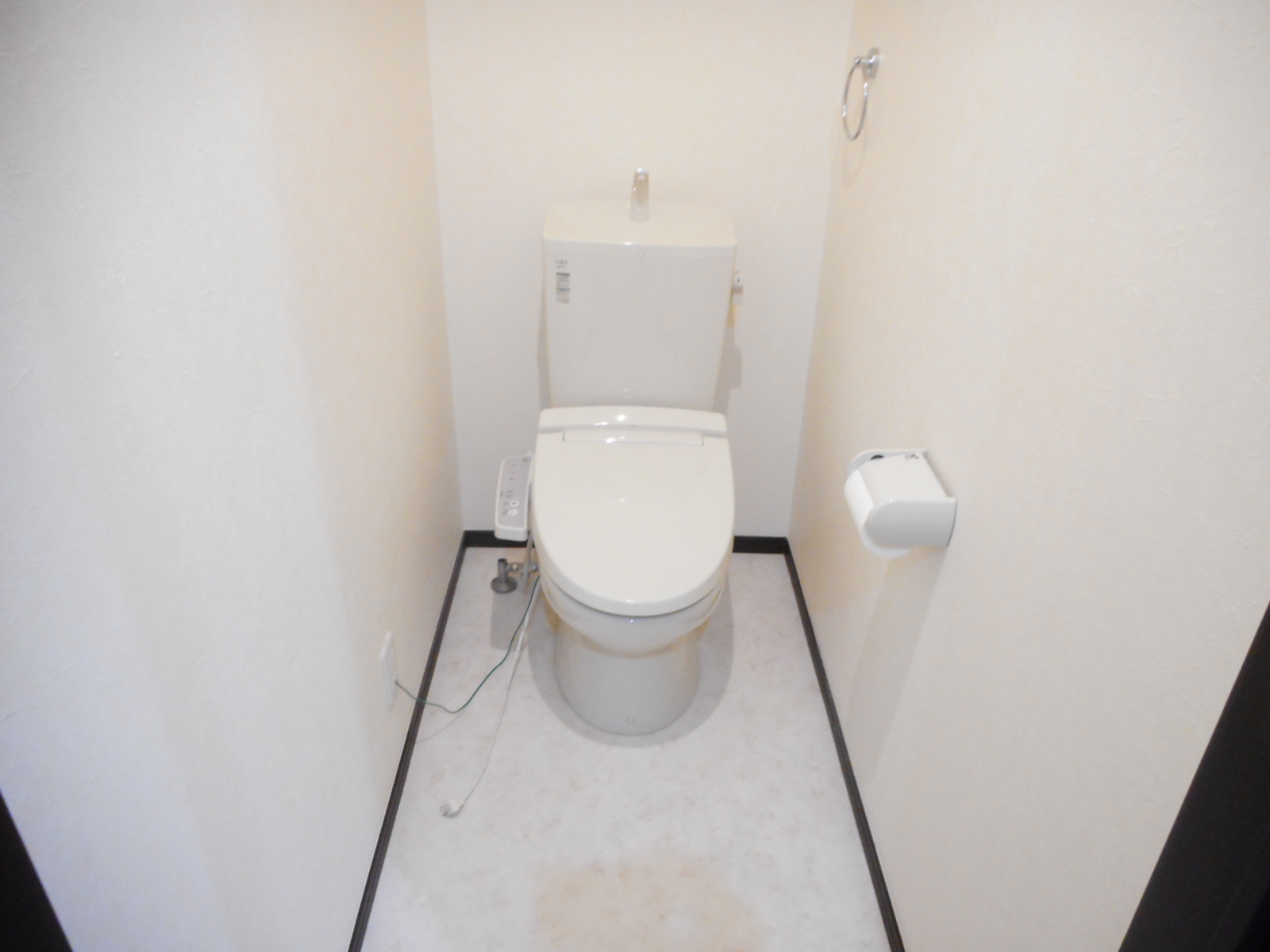 トイレ　嬉しい温水洗浄便座付き♪