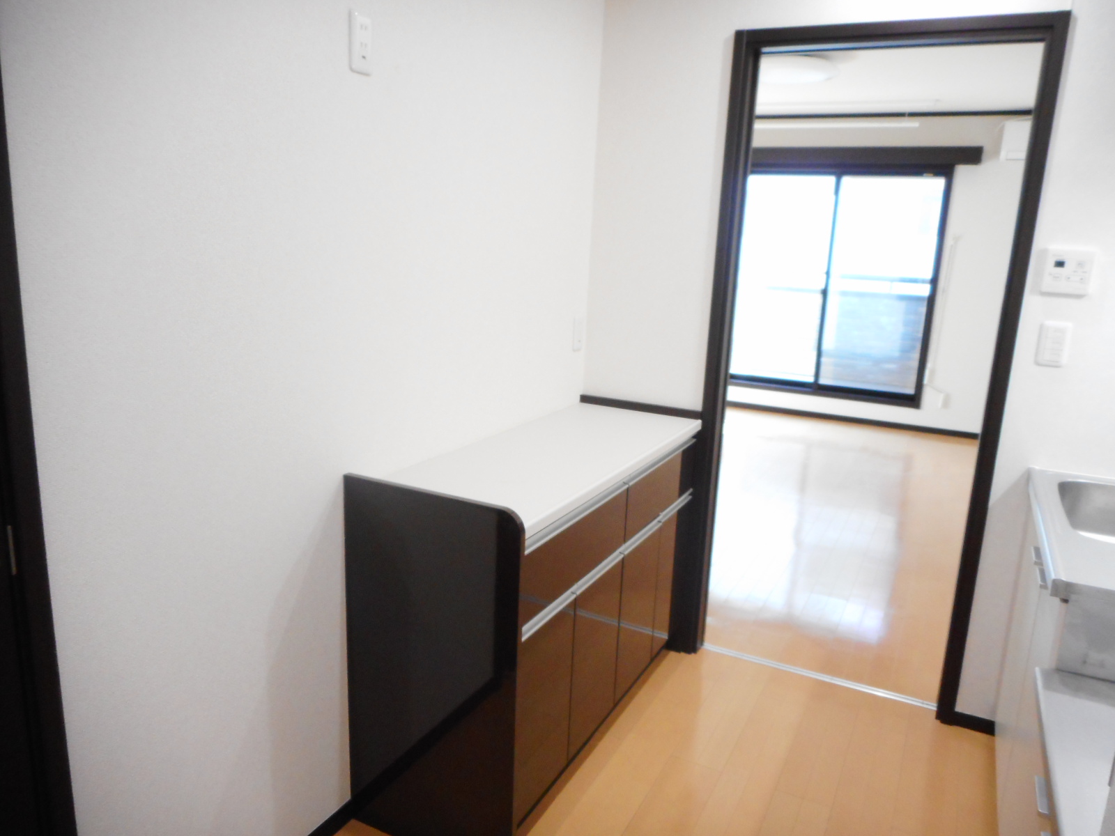 収納　電子レンジ等を置ける便利な収納棚付き♪