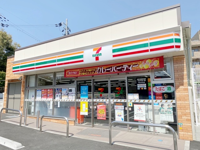 コンビニ　セブン－イレブン豊中新千里南町２丁目店（コンビニ）まで285m