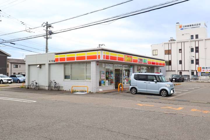 コンビニ　デイリーヤマザキ金沢南新保町店（コンビニ）まで53m