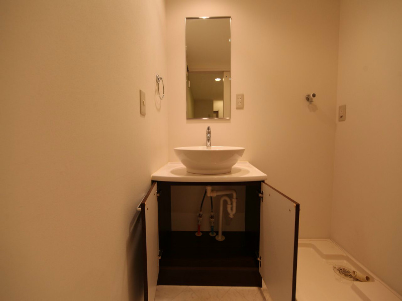 洗面設備　脱衣所　デザイン独立洗面台　洗濯機ご用意できます