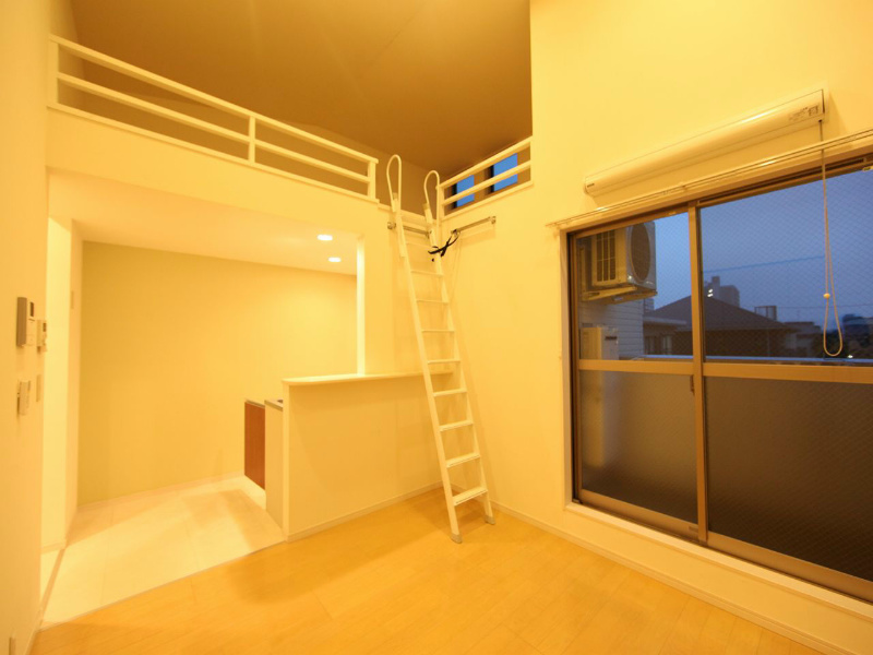 居室・リビング　洋室9.6帖　ロフト8帖（収納としても部屋としても使えます）