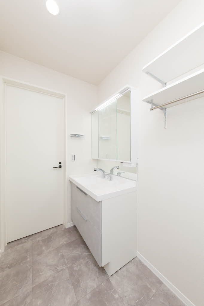 洗面設備　洗面所　毎日使うものだからこそシンプルに。忙しい毎朝を迎え…