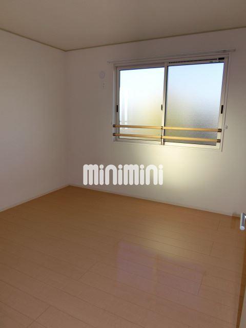 庭　収納スペースのある北側の洋間