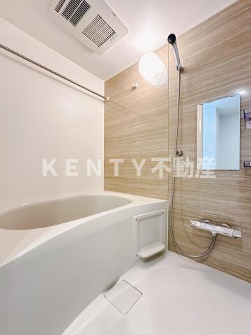 バス・シャワールーム　落ち着いた空間のお風呂です