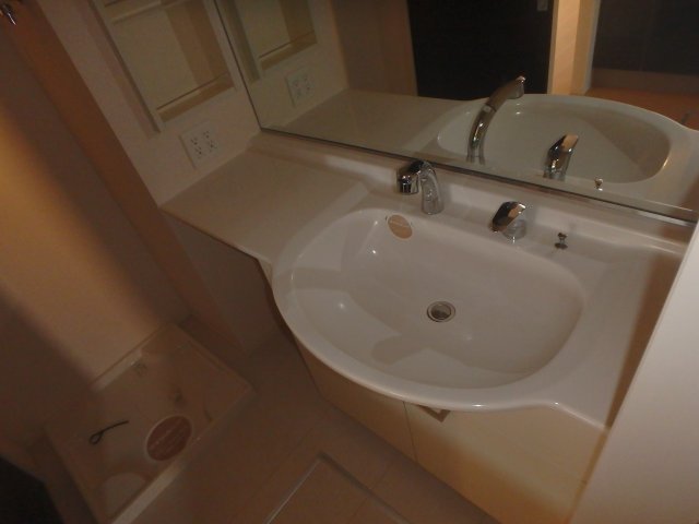 洗面設備　スペースが確保できる洗面所です