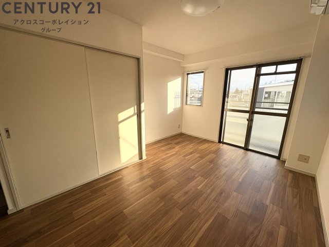 居室・リビング　広々とした寝室です！南向きです！