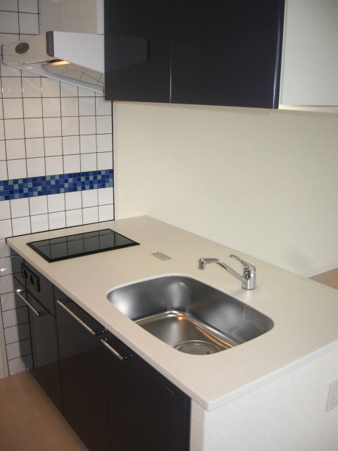 キッチン　コンパクトなキッチンで掃除もラクラク※同形タイプの写真です