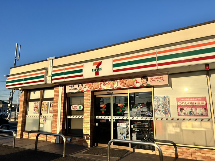 コンビニ　セブンイレブン（コンビニ）まで340m