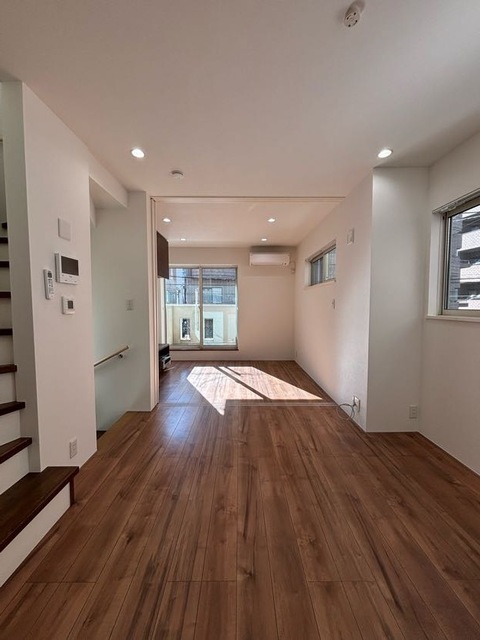 居室・リビング　ＬＤＫ１４．６帖　リビングは床暖房有り（機能保証無）