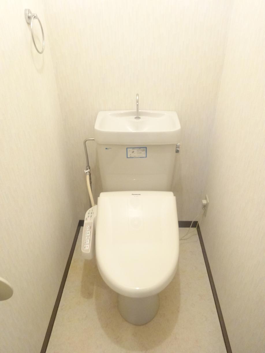トイレ　温水洗浄便座