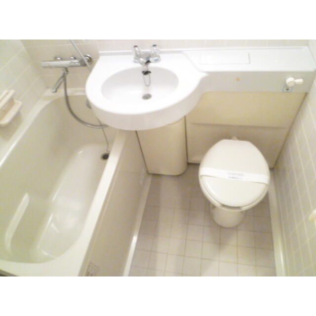 バス・シャワールーム　※同タイプ住戸です