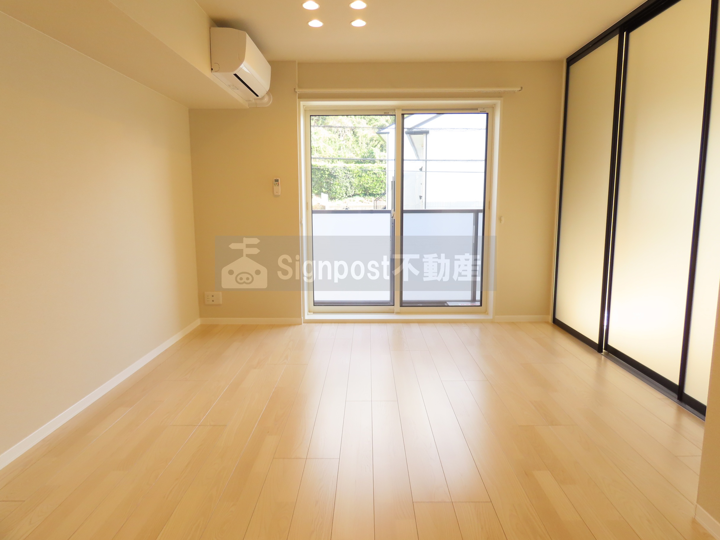 居室・リビング　12.8帖のリビング