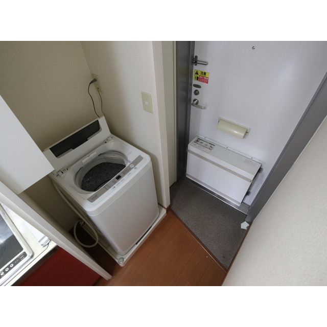 玄関　※別部屋の参考写真になります。