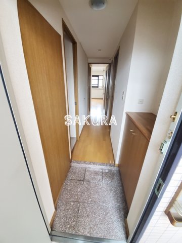 玄関　シューズボックス付きの玄関です♪