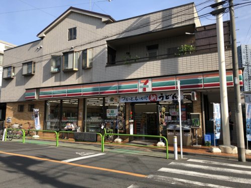コンビニ　セブンイレブン 板橋南町店（コンビニ）まで379m