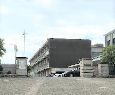 中学校　半田市立半田中学校（中学校）まで878m