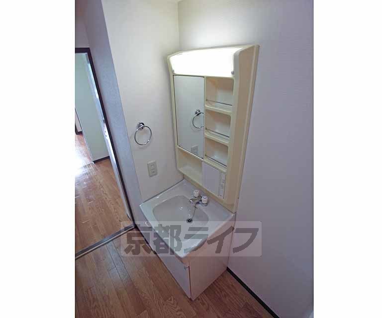 洗面設備　独立洗面台がしっかりしております。