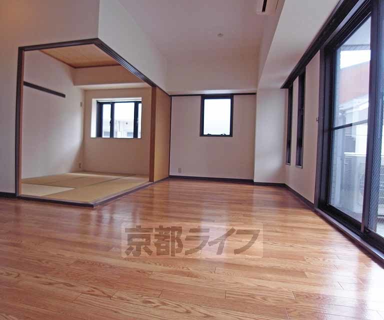 居室・リビング　広々としたＬＤＫですね。